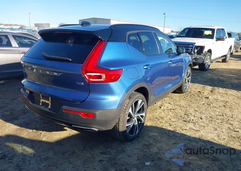 2020 Volvo Xc40 T4 R-Design z USA, uszkodzony, nr VIN YV4AC2HM0L2284251